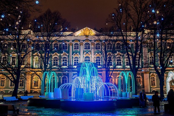 capodanno a san pietroburgo La fontana luminata nel Giardino di Palazzo d'inverno. 2018