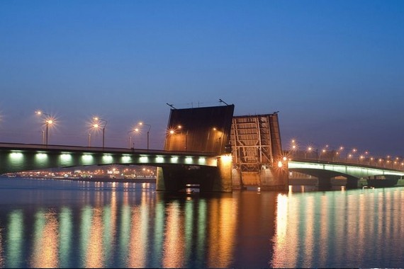Il ponte l’Alexander Nevsky San Pietroburgo