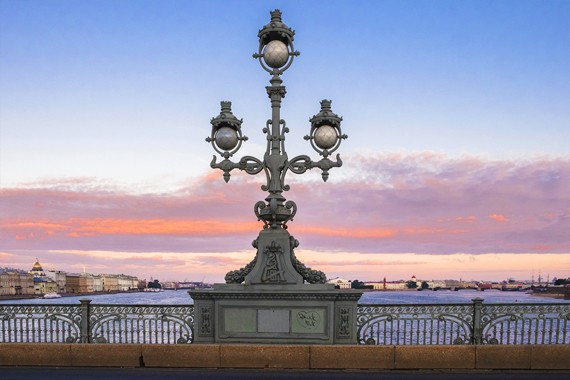lanterne_ponte-Trinita-san-pietroburgo