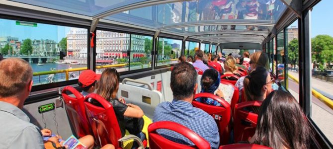Bus turistico a San Pietroburgo
